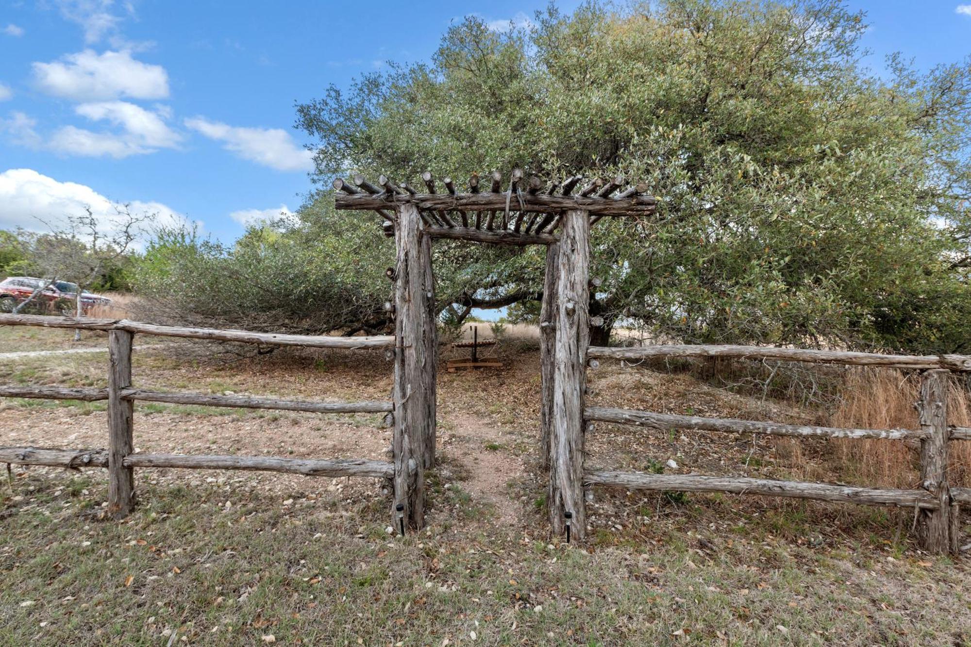 פרדריקסברג Mighty Oak Log Cabin מראה חיצוני תמונה